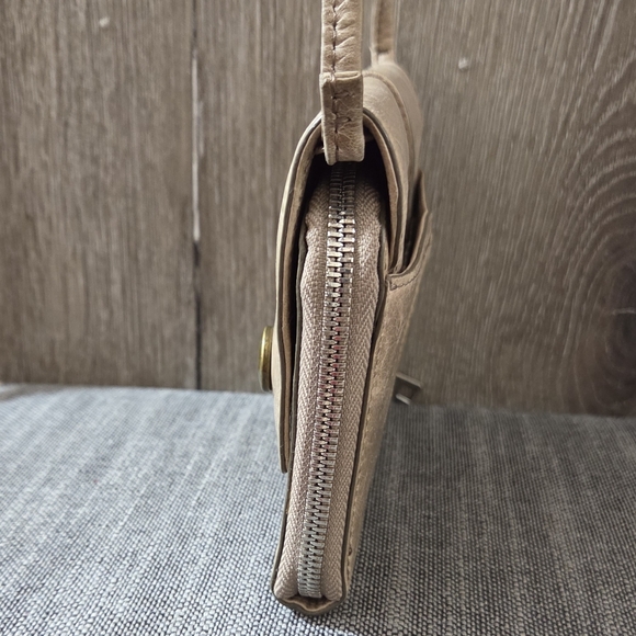 Hobo International Carson Wallet - Picture 15 of 15